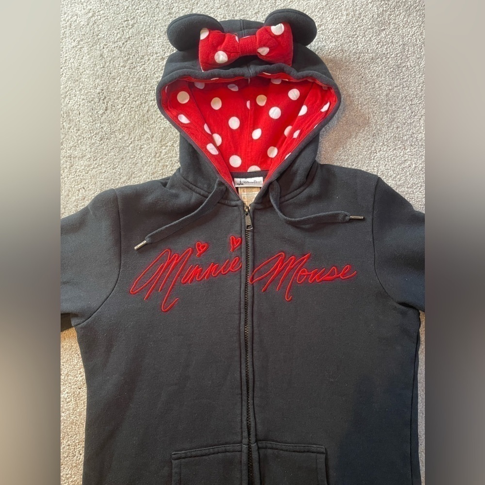 DisneyLand Minnie Mouse Sweatshirt with embroidered lettering, Size: XL